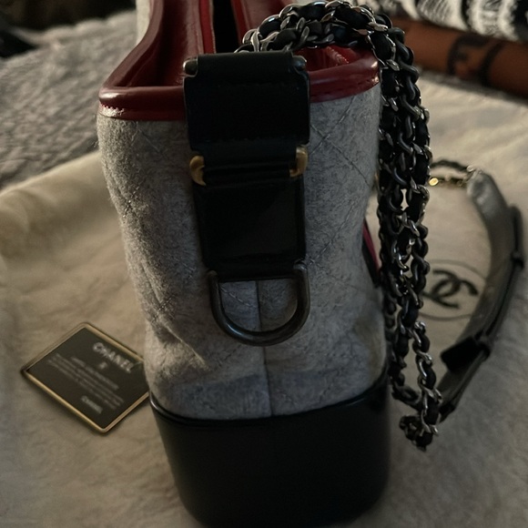 Preloved Chanel Gabrielle felt/leather great condition comes with card n sticker - Picture 14 of 15